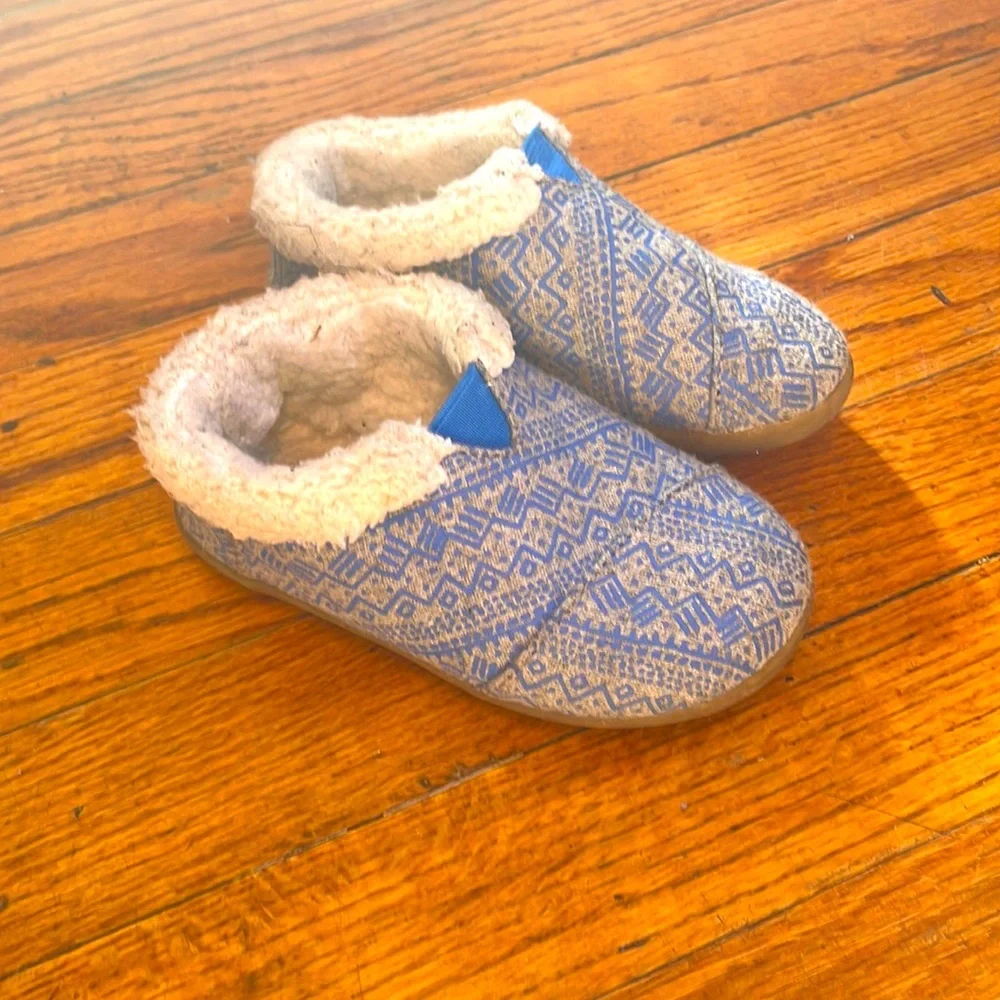 Tom’s Unisex Fleece Slippers